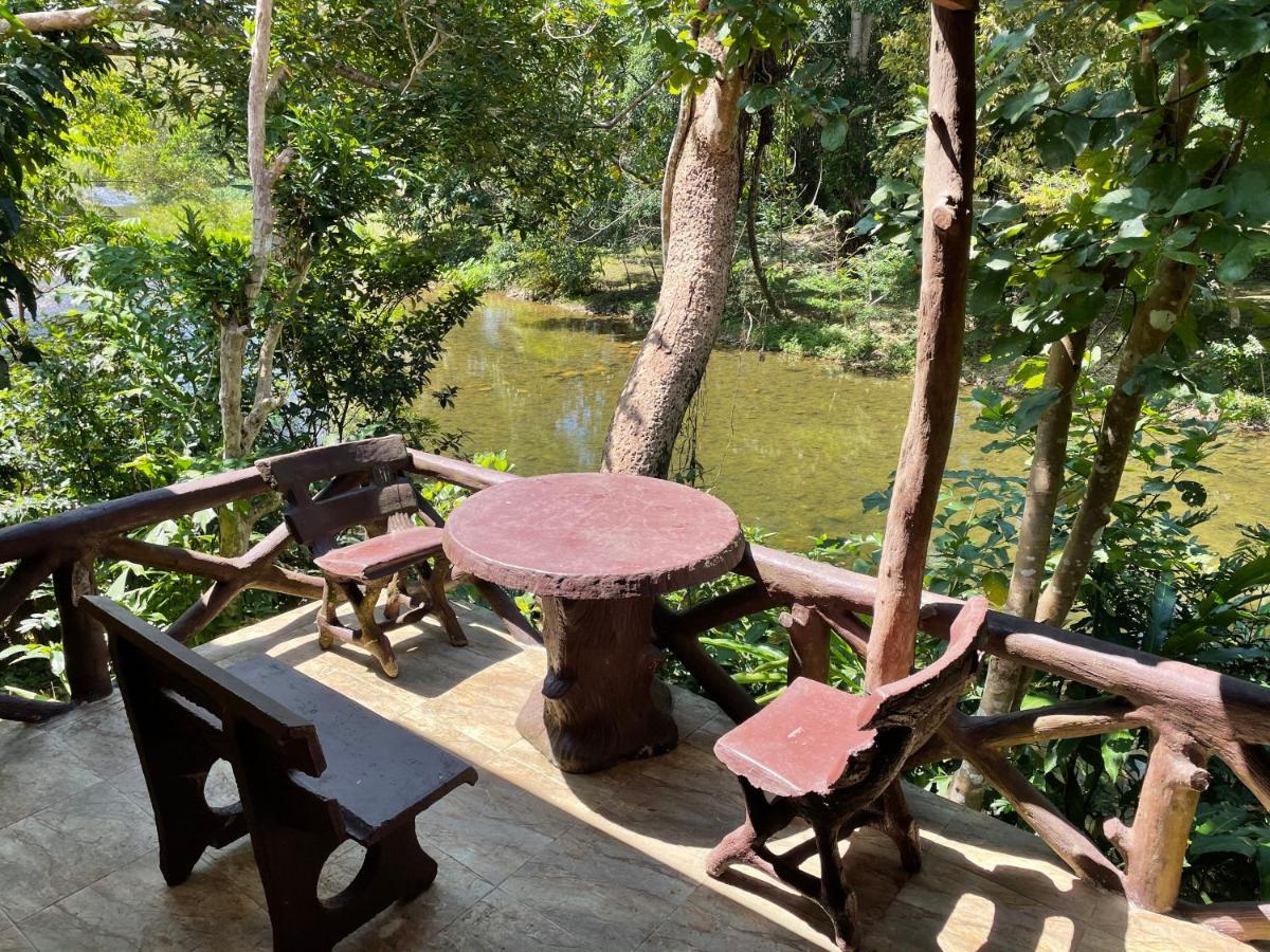 アーツ リバービュー ロッジ Khao Sok National Park エクステリア 写真