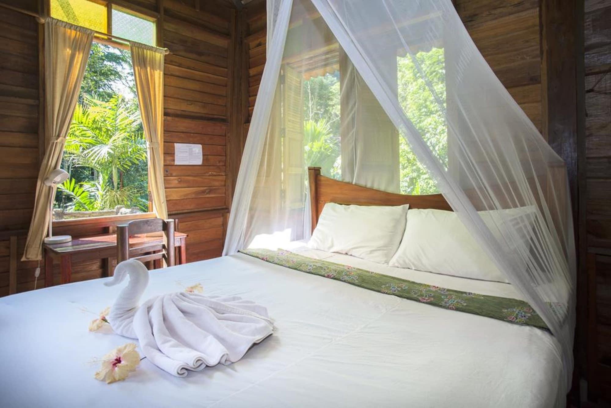 アーツ リバービュー ロッジ Khao Sok National Park エクステリア 写真