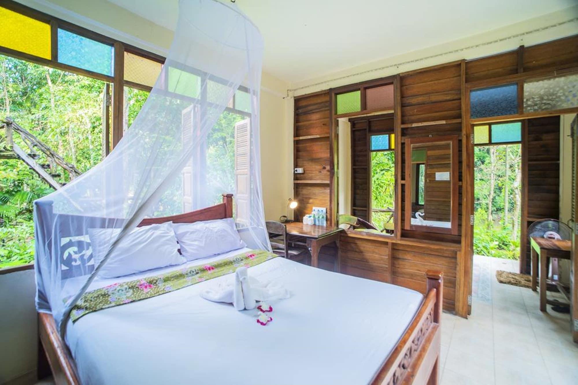 アーツ リバービュー ロッジ Khao Sok National Park エクステリア 写真