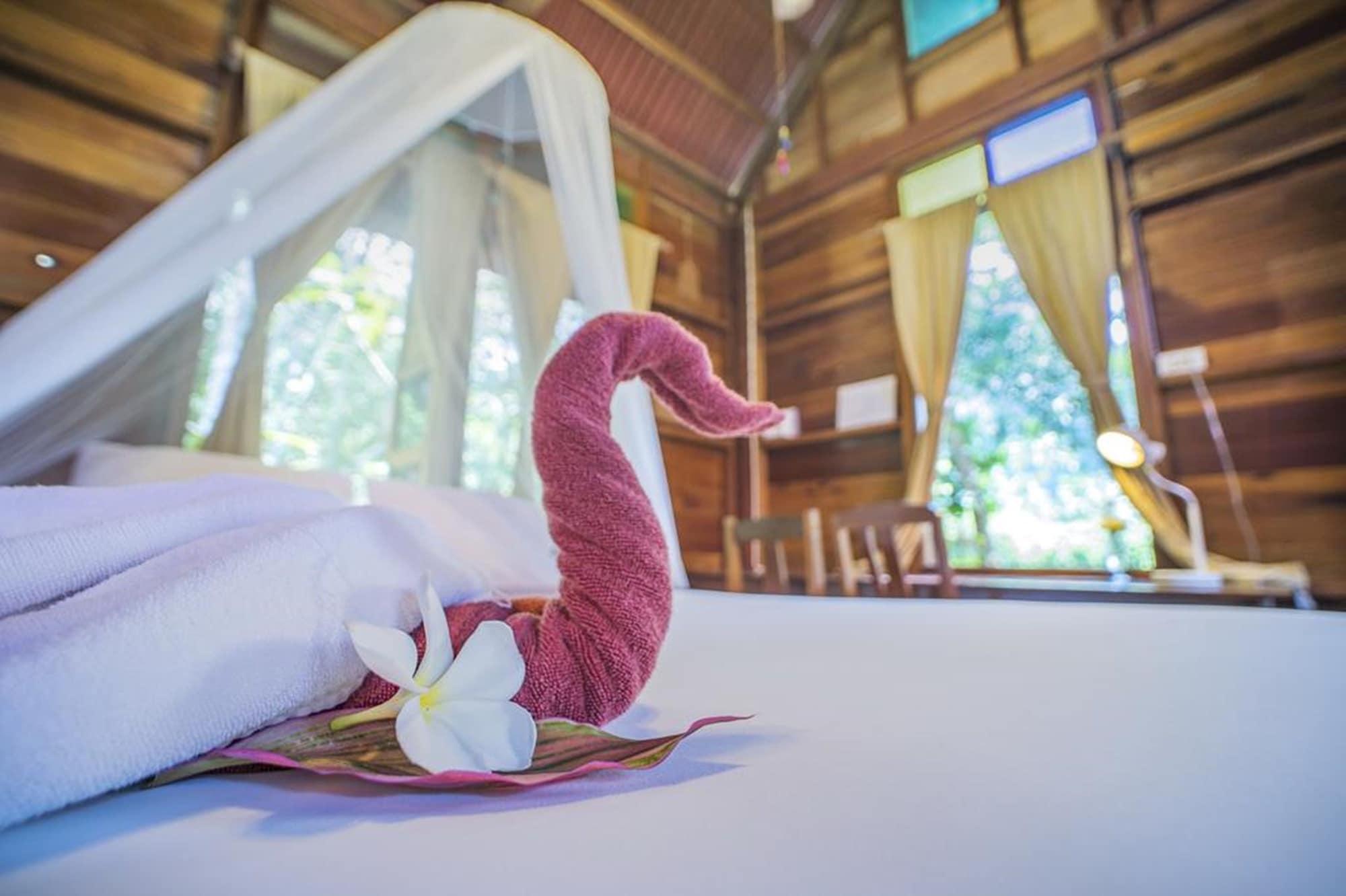 アーツ リバービュー ロッジ Khao Sok National Park エクステリア 写真