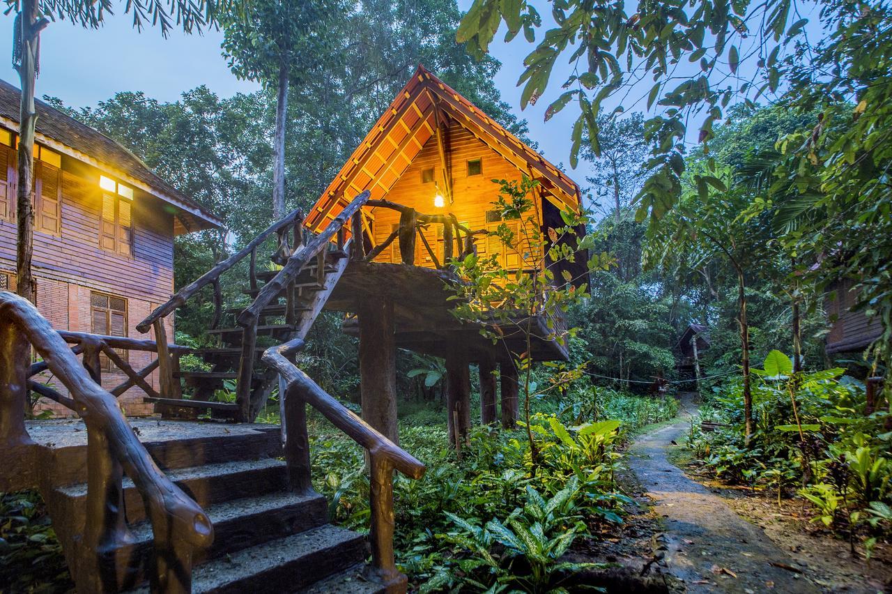 アーツ リバービュー ロッジ Khao Sok National Park エクステリア 写真