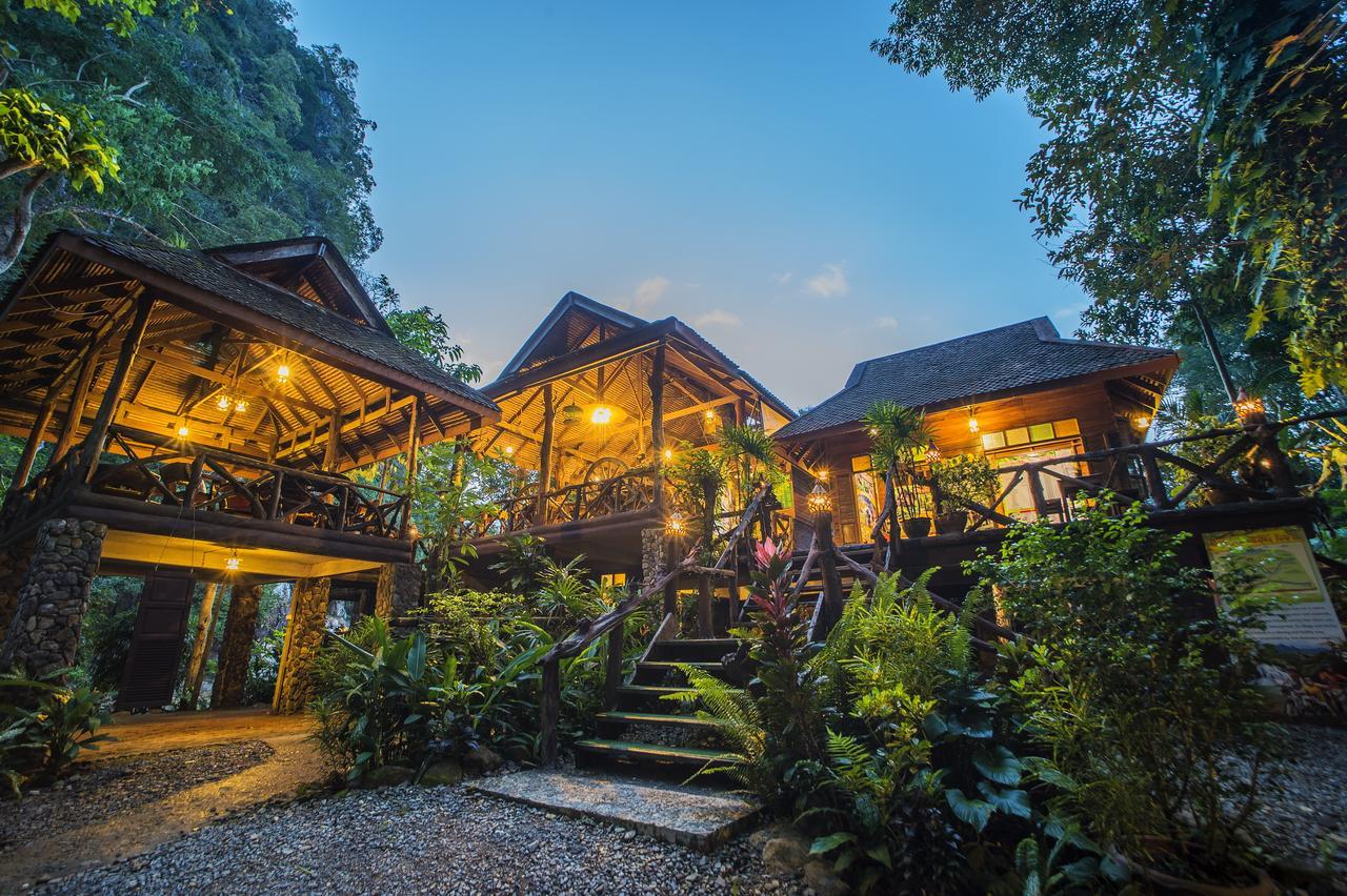 アーツ リバービュー ロッジ Khao Sok National Park エクステリア 写真
